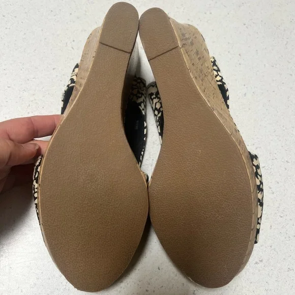 🆕 George - Black & Cream Peep-Toe Wedges - Picture 5 of 8